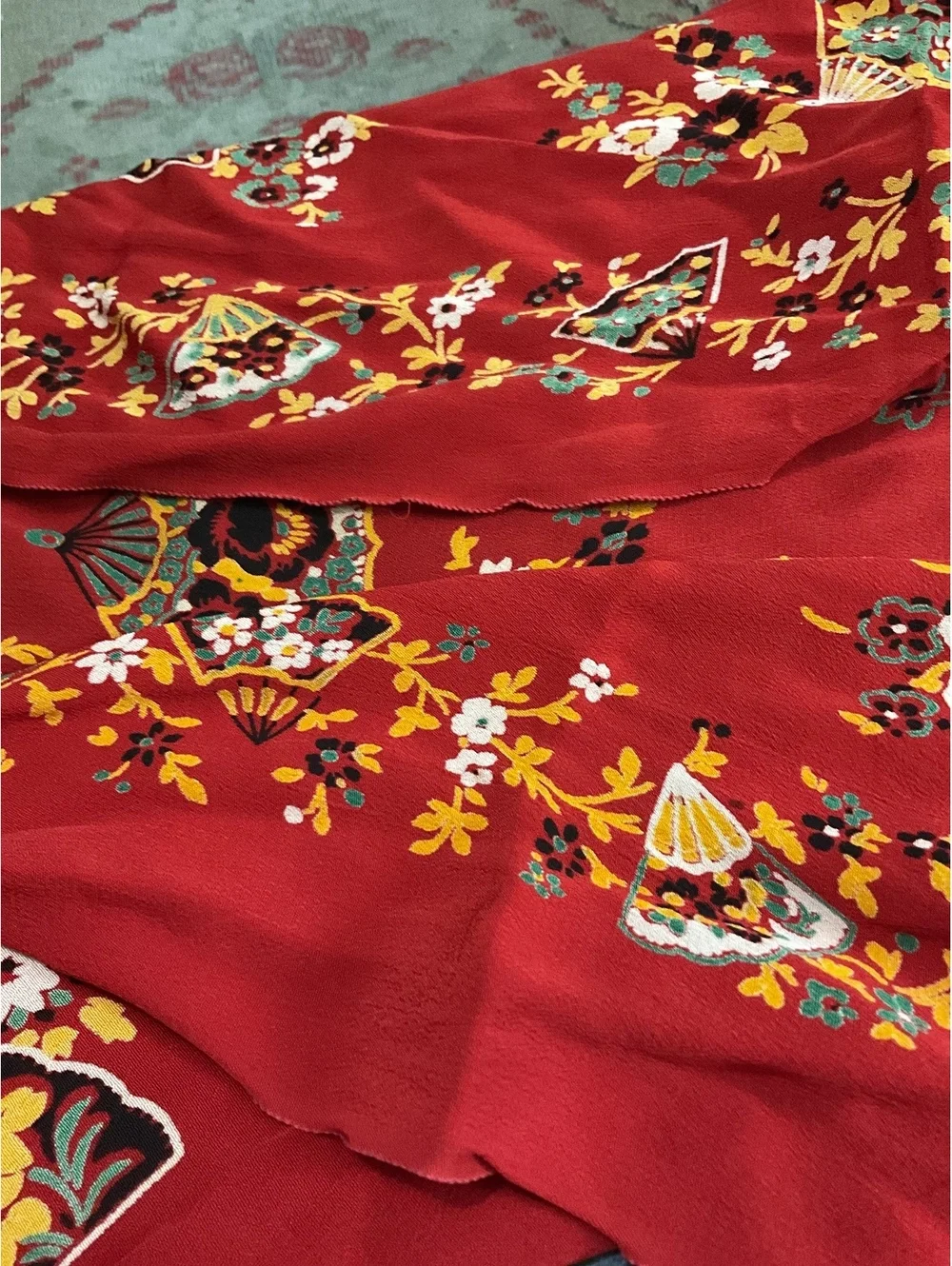 Vintage Sunny Crest Red Floral Fan Print Scarf